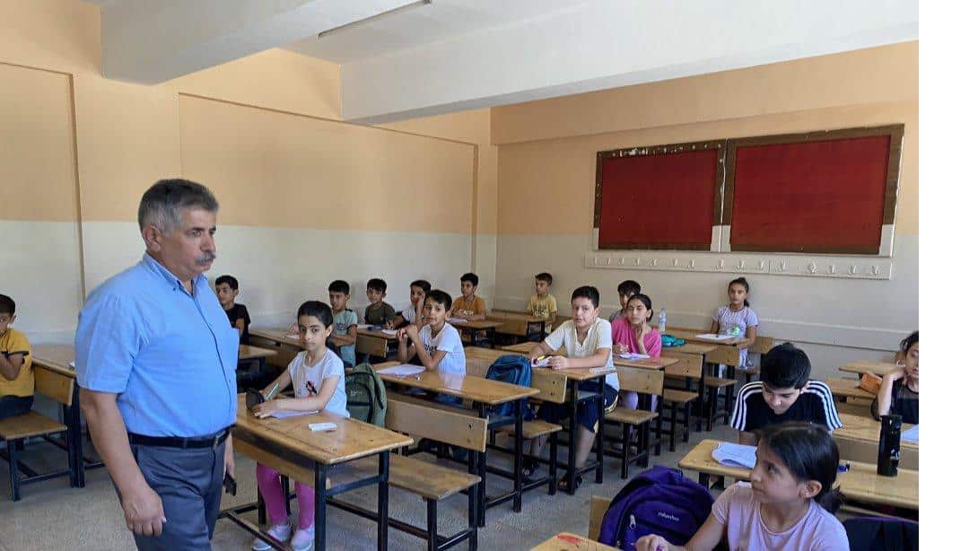 İlçe Milli Eğitim Müdürümüz Sayın Faruk ERDAŞ Vali Cemil Serhatlı Ortaokulunu Ziyaret Etti.
